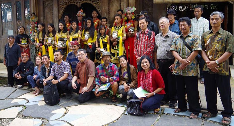 Pengalaman berkelana sambil menelusuri figur bertopi di Jawa pada bulan Agustus 2015